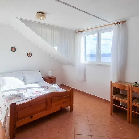 Klara - With Terrace, Pool And Sea View *