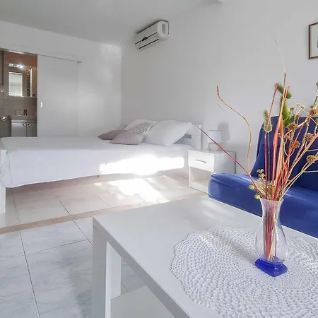 Villa Klara - With Terrace, Pool And Sea View